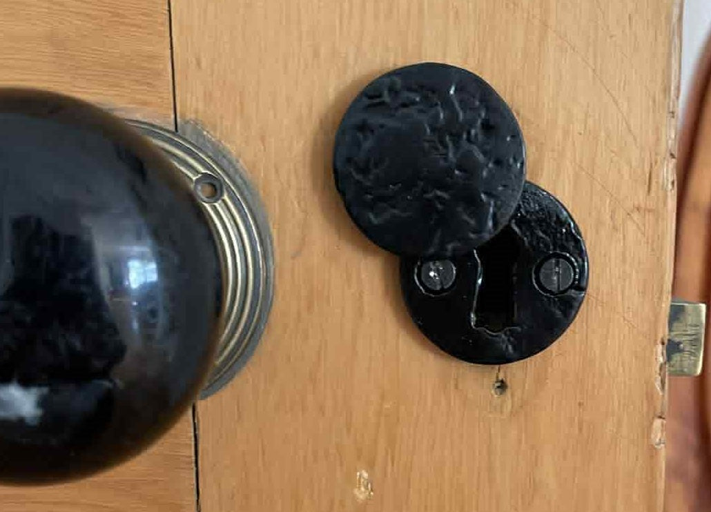 CAST IRON ROUND COVERED DOOR ESCUTCHEON
